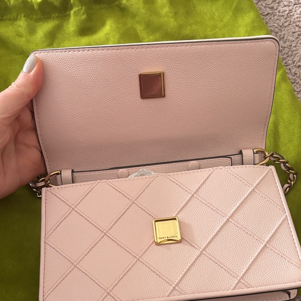 Tory Burch Quilted Crossbody Bag in Light Pink with Chain - LIKE NEW 💕 - Picture 6 of 9